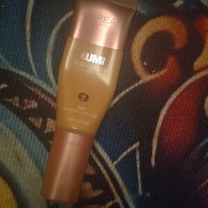 L'Oreal Lumi Foundation - Neutral Alneutre
